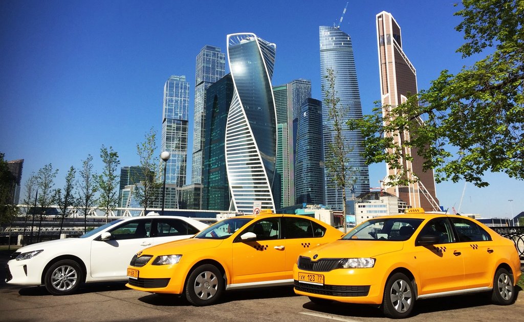 Услуги московских такси в этом году стали дешевле