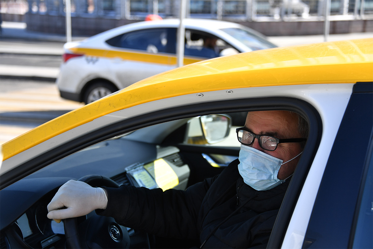 В Москве усилили проверку масок у водителей такси и пассажиров