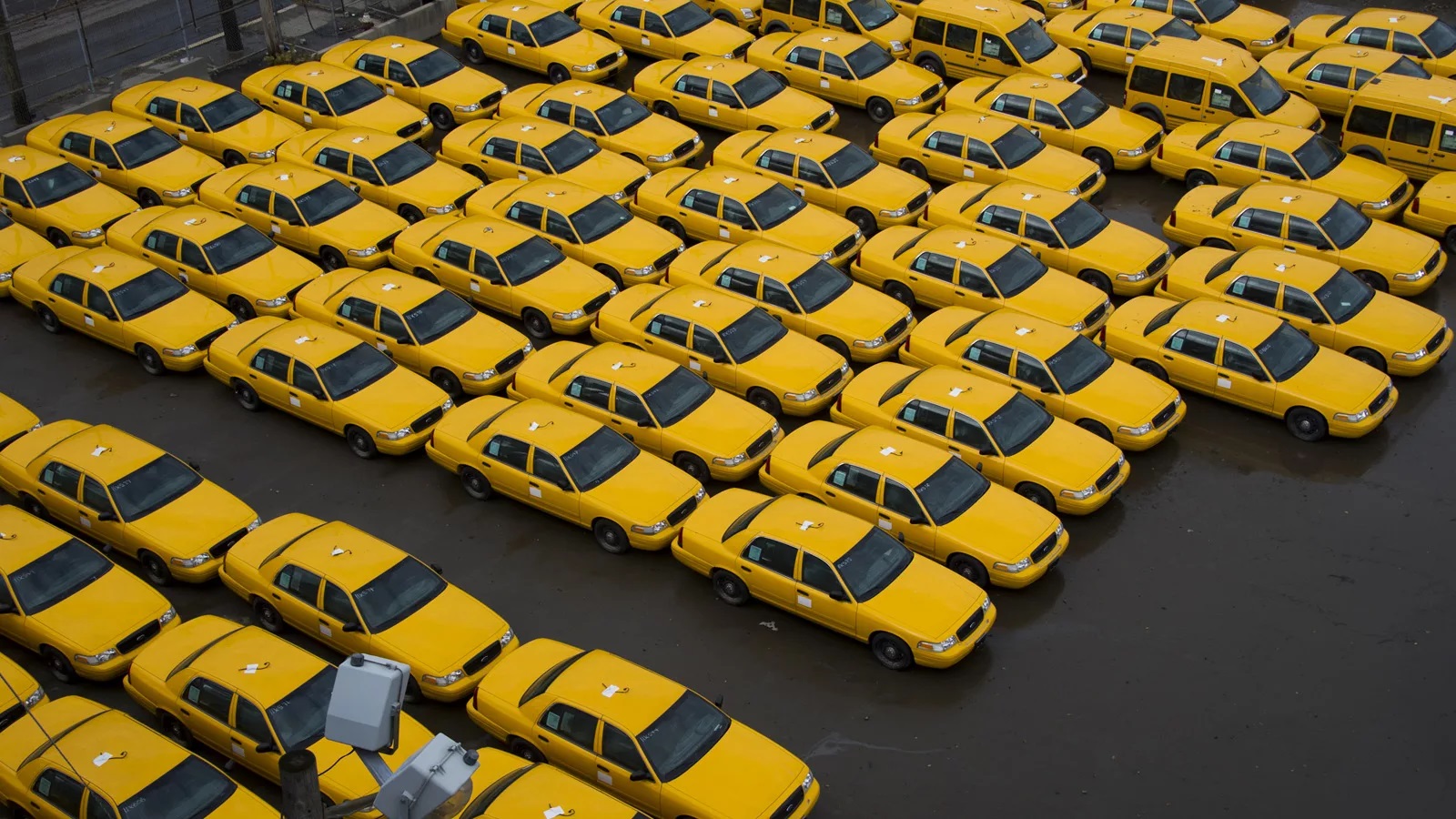 Возросло среднесуточное количество поездок в столичных такси